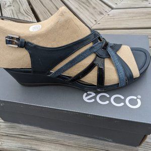 Really beautiful, brand new Ecco sandals